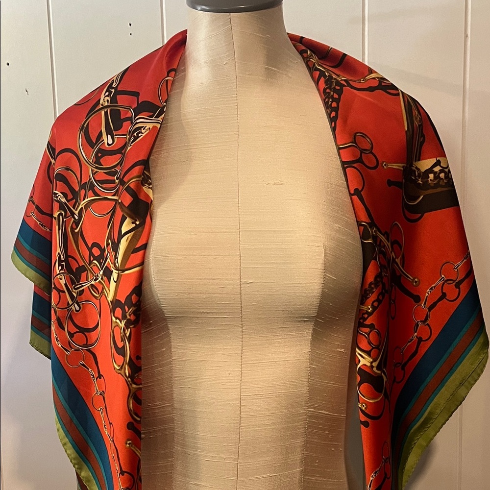 Collection Eighteen Vibrant Scarf with Chain Print